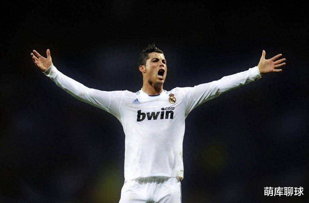 莱万欧冠淘汰赛34球，并列第三，C罗断崖式第一，那梅西表现如何？