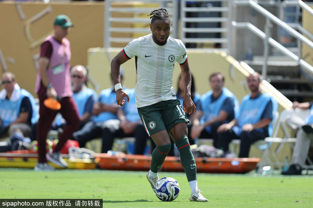 切尔西锁定荷兰新星，6000万英镑转会战拉开序幕！